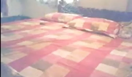 यार एक सेक्सी मूवी सेक्सी मूवी हिंदी में जवान छात्र की चूत चाटी