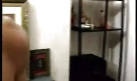नर ने अपने मोटे लंड के साथ उसे घुसाने से पहले हिंदी इंग्लिश सेक्सी मूवी तेल के साथ भरपूर स्ट्रिपर की गांड में पानी डाला