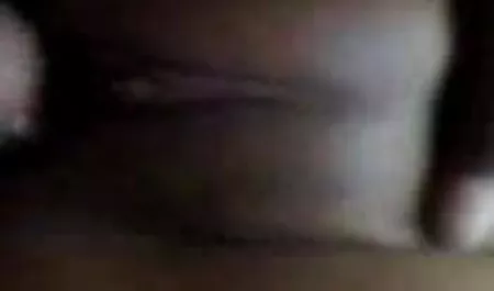 एक सेक्सी मूवी हिंदी माई खूबसूरत कुतिया की चूत में काला डिल्डो