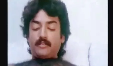 घर पर एक बड़ा समूह नंगा नाच करता है, जो सेक्सी हिंदी वीडियो फुल मूवी दूसरे मेहमानों को चूसने के लिए युवा लड़कियों से प्यार करता है, जिनमें से सभ्य और वेश्या भी हैं