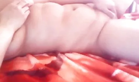 सुंदर कुतिया पैंटी में हिंदी फिल्म सेक्सी एचडी में उसके प्रेमी के डिक पर रगड़ता है