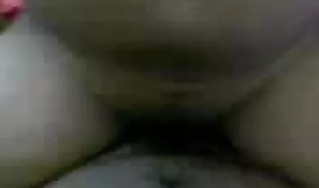 एक हिंदी मूवी सेक्सी मूवी सुंदर श्यामला पानी डाला और गुदा में गड़बड़