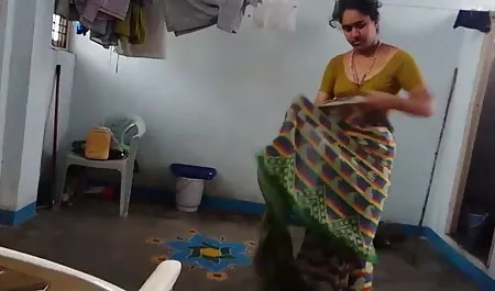 बड़े स्तन के साथ मांसल बेब भोजपुरी हिंदी सेक्सी मूवी गोरा मोटी स्ट्रैपआन के साथ एक युवा जिम लड़की fucks