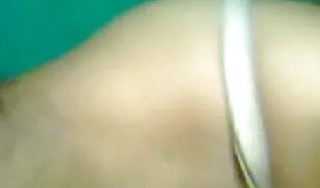 बस्टी ब्लोंड खुद को नायलॉन में एक मोटरसाइकिल पर ले जाता है सेक्सी हिंदी एचडी मूवी