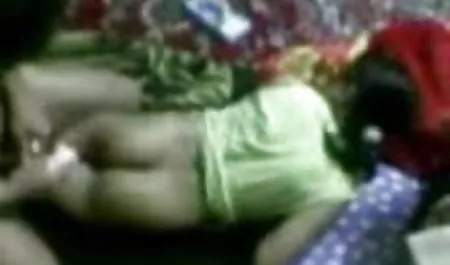 सुंदर श्यामला उसके निपल्स हिंदी में सेक्सी मूवी वीडियो में twists और बिल्ली बकवास