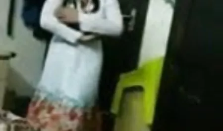 सेक्सी बेब एक काला गुदा चाटता है और एक काला हिंदी सेक्सी फिल्म मूवी आदमी बकवास करता है