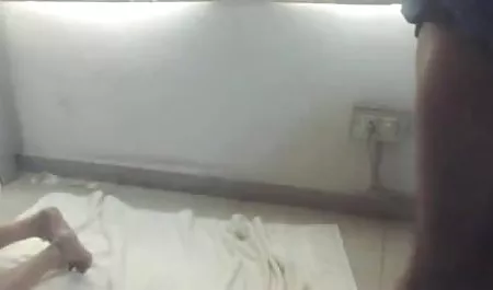 गाइ अपने बॉयफ्रेंड को सेक्स मसाज हिंदी मूवी सेक्सी वीडियो करती है