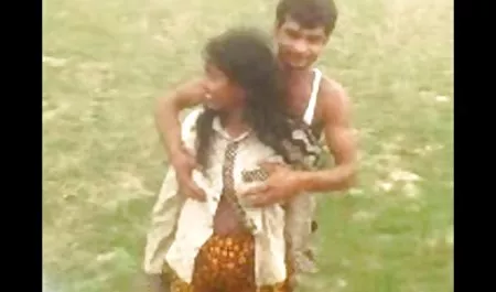 दो चूहे अपनी दुलार के लिए जीभ और उंगलियों का सेक्सी मूवी फुल हिंदी इस्तेमाल करते हैं।