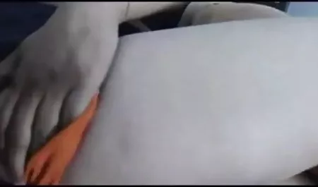 एक टोपी और मोज़ा में एक लड़की उसकी उंगलियों गड़बड़ कर फुल मूवी सेक्सी पिक्चर दिया
