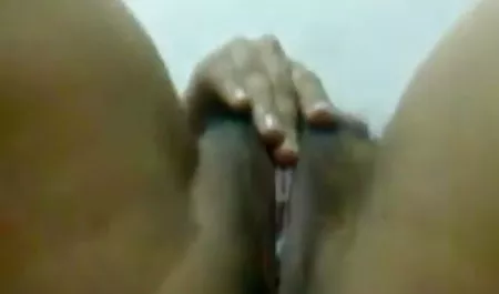 यार अपनी बीवी को चोदता है और उसकी चूत में हिंदी वीडियो सेक्सी फुल मूवी झांटें