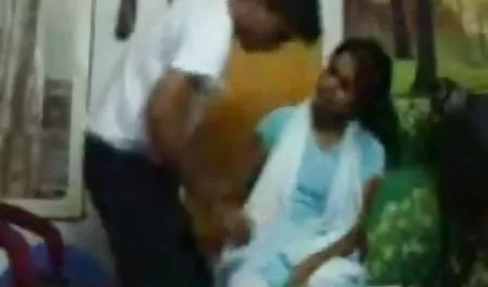 गड़बड़ में विभिन्न पोज श्यामला सेक्स हिंदी मूवी