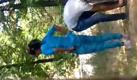 बड़े स्तन एक वेब कैमरा पर हस्तमैथुन हिंदी इंग्लिश सेक्सी मूवी
