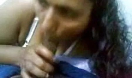 फ्रांस की एक वेट्रेस कैमरे पर यह दिखाने के लिए तैयार है कि वह बिना कॉम्प्लेक्स और सेक्सी हिंदी सेक्सी मूवी बिना शर्मिंदगी के एक लड़की है। जैसे ही उस आदमी ने अपनी पैंट उतारी, वह तुरंत उसके साथ बार में चुदाई करने लगा