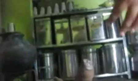 श्यामला उसकी बिल्ली को संभोग करने के लिए सेक्सी मूवी एचडी उंगली करती है