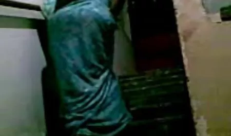 निग्गा एक लड़की को चोदता है जो पूल में धूप सेक्सी फिल्म फुल एचडी फिल्म सेंक रही है