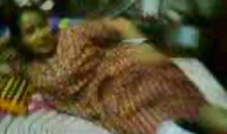 यार ने हिंदी मूवी पिक्चर सेक्सी एक सुंदर महिला के सुंदर स्तन सहलाए, और फिर उसके संवेदनशील भगशेफ को चाटा