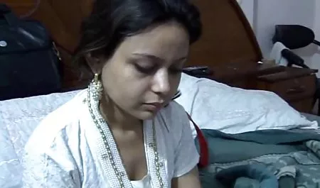 कैंडललाइट द्वारा एक दूसरे के लिए एक अविस्मरणीय रोमांटिक शाम की व्यवस्था करने के बाद, दो सेक्सी एजिटोकी गले और लंबे समय तक चुंबन, फिर आसानी से सेक्सी मूवी वीडियो हिंदी में बेडरूम में चले जाते हैं, जहां प्यारी बिल्ली एक-दूसरे को मिठाई से चाटती है