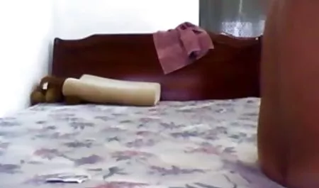 लड़की सेक्स हिंदी मूवी के गालों को खूबसूरती से सहलाता है