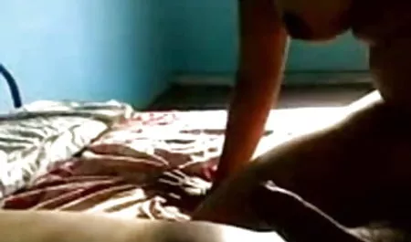 गंजा आदमी एक सेक्सी सेक्सी फिल्म वीडियो फुल श्यामला fucks और उसके पैरों पर cums