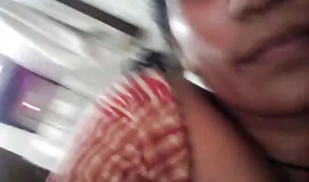 लड़का सेक्सी वीडियो हिंदी मूवी में एक फूहड़ होटल में लाया