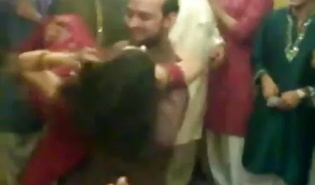 कुतिया सेक्सी मूवी वीडियो हिंदी में का एक सपना है, क्योंकि वह एक लैटिन कसाई के लिए एक डिक चूसती है