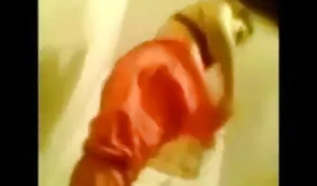 हॉट मॉम कार्ली बेल अपने पसंदीदा सेक्सी पिक्चर मूवी फुल एचडी खिलौने के साथ खेल रही हैं
