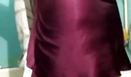 कसी सेक्स मूवी एचडी में वार्नर ने एक वासना भरे वेश्या की चूत चाटी