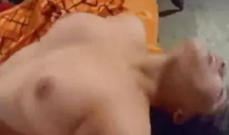 सभी दरारों में एक मोटी औरत को सेक्सी एचडी हिंदी मूवी चोदता है