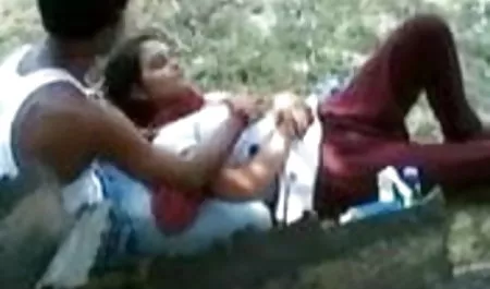 बॉलीवुड स्टार पैराडाइज़ अपने रसदार निपल्स और बालों वाली चूत सेक्स करते हुए हिंदी मूवी दिखाते हैं