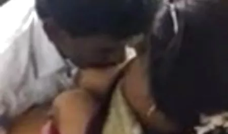 परिपक्व मालकिन एक काले किरायेदार को जगाती है और देखती है कि उसका डिक उसे चोदता है सेक्स मूवी हिंदी एचडी