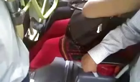 विशाल ब्लू मूवी सेक्सी इंडियन के बूब्स और गोरी चूत की बदौलत दुकान में बोली दोगुनी हो गई। अब यह कुतिया वफादार ग्राहकों को चूसती है और खुद को चोदने के लिए देती है