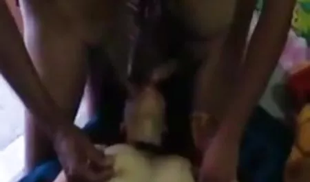 दोस्त ने हिंदी मूवी फिल्म सेक्सी बहुत ही संकरी चूत में कुतिया की चुदाई की