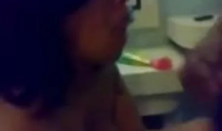 गांठदार वेश्या हिंदी में सेक्सी पिक्चर मूवी सहकर्मी blowjob करता है