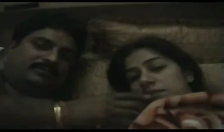 यार एक गोरा को चोदता है, उसकी चूत को हिंदी सेक्स वीडियो मूवी एचडी चाटता है और उसके मुँह में झांटें