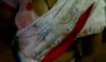 पूल क्लीनर, एक पेशी पुरुष, घर की मालकिन को हस्तमैथुन करते हुए पाया और उसकी मदद की। कुतिया बहुत सेक्सी मूवी वीडियो हिंदी खुश थी और उसके सिर को अपनी गर्म योनी में दबा दिया।