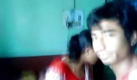 दो सेक्सी फुल फिल्म बार बिल्ली चिकी में सह शॉट