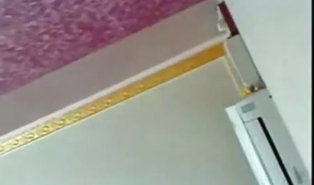कुतिया ने उसे बॉलीवुड सेक्सी हिंदी मूवी बूब्स के बीच चोदने दिया