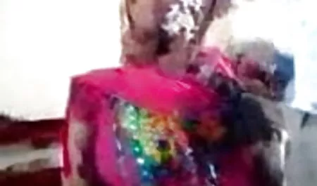 सुंदर लड़की को हिंदी सेक्सी पिक्चर मूवी शॉवर में एक संभोग सुख मिला