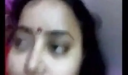 गलफुल्ला सेक्सी फुल मूवी वीडियो छात्र बहते पानी के नीचे स्नान में बिल्ली करता है