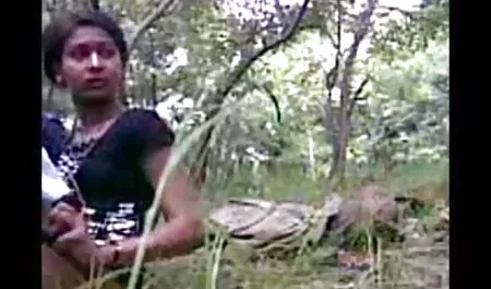 वयस्क महिला एक लाल सेक्स फिल्म हिंदी मूवी सोफे पर एक डिल्डो के साथ खुद को चोदती है