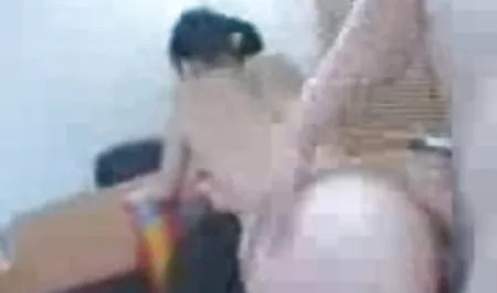 एक आकर्षक श्यामला ने खुद को लाल कामुक अधोवस्त्र में धनुष सेक्स करते हुए हिंदी मूवी के साथ पैक किया और क्रिसमस के लिए अपने आदमी को यह सारी खुशी प्रदान की