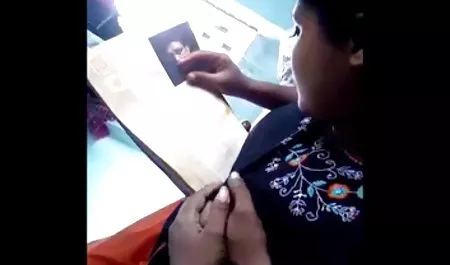 ये दोनों एक-दूसरे से इतना प्यार करते हैं कि बिना किसी हिचकिचाहट के ठीक कैमरे के सामने चूसते हैं, बेशर्मी से अपने आकर्षण को सहलाते हैं और एक मीठी शातिर वीडियो हिंदी मूवी सेक्सी चुदाई में विलीन हो जाते हैं