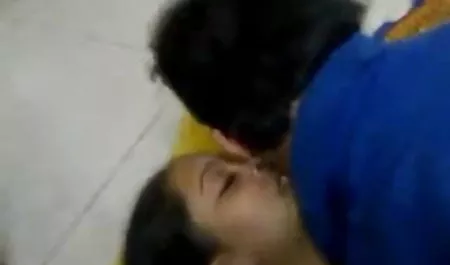 जवान आदमी अपनी पतली प्रेमिका के साथ सेक्स करता है हिंदी मूवी वीडियो सेक्सी