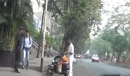 पुरुषों ने लड़की को अपनी बाहों में जकड़ लिया और एक तंग, गर्म गधा और एक कोमल चूत में अपनी चड्डी डाल दी। यह एक सुंदर क्रश के लिए एक खुशी सेक्सी मूवी एचडी मूवी है!