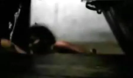 पूल हिंदी पिक्चर सेक्सी मूवी क्लीनर ने एक खूबसूरत गृहिणी की चुदाई की