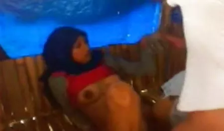 एक लड़की सेक्सी वीडियो में हिंदी मूवी ने दो के लिए चुदाई की