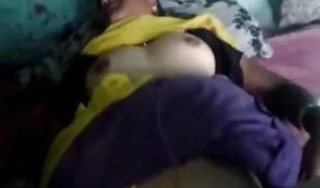 यह तमाशा वास्तव मूवी सेक्सी हिंदी में बहुत खूबसूरत है, क्योंकि लड़की के स्तन केवल अद्भुत हैं, और सेक्स होंठ पूरी तरह से अद्वितीय हैं