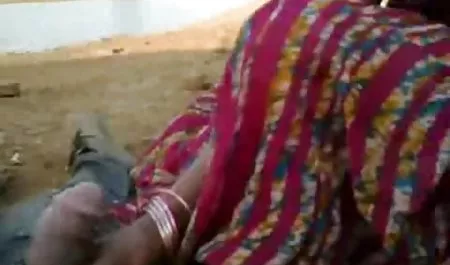 एक यौन ट्रान्स मूवी सेक्सी हिंदी में वीडियो के बगीचे में गर्म पुरुष बकवास