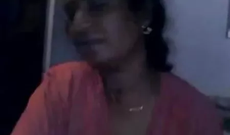 वृद्ध पुरुष जवान लड़की को फुल सेक्सी हिंदी मूवी दौड़ाते हुए