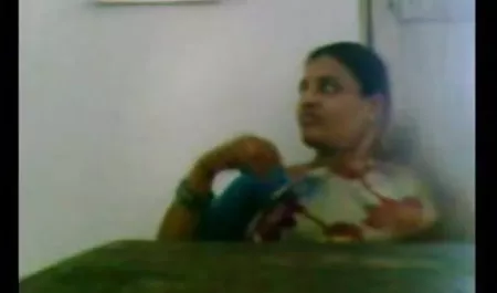 प्यारा एक कैफे में बैठता है और उसकी बिल्ली हस्तमैथुन करता है हिंदी सेक्सी फुल मूवी एचडी